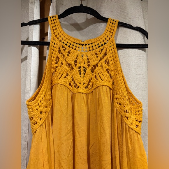 Lovestitch  Yellow Crochet Halter Women's Top - Picture 5 of 11